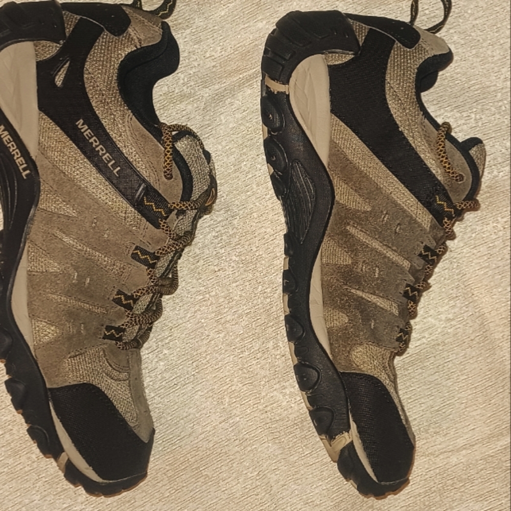 Merrell Accentor hiking shoes. Size 12. had them on my feet 1 time to try em on